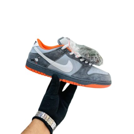 Nike SB Dunk Low Staple NYC Pigeon Sneaker
