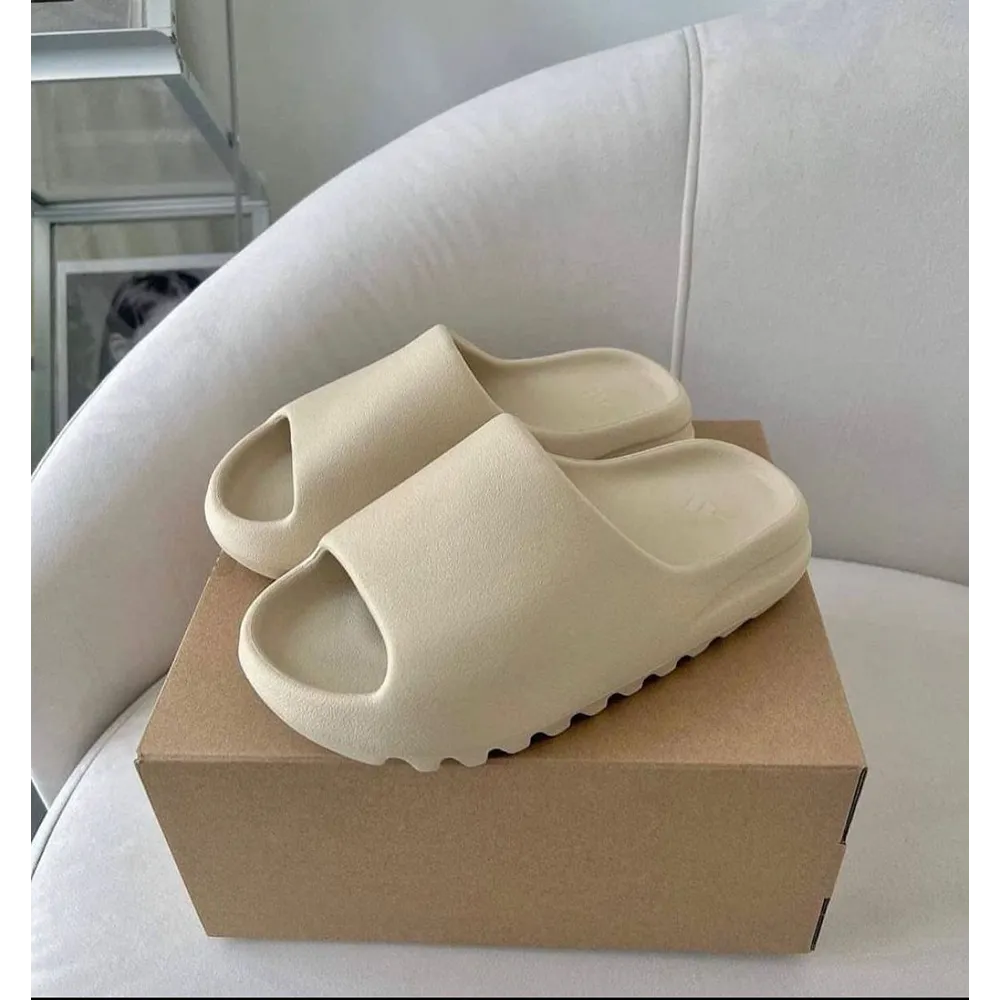 Premium Adidas Yeezy Slide For Men (BOT2243)